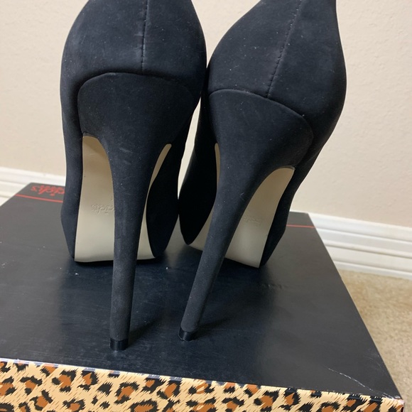 Brand New In Box Gold Toe Stilettos Size 9 - Picture 5 of 7
